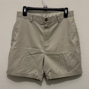 L.L. Bean Men's Khaki Flat Front Shorts Size 31
